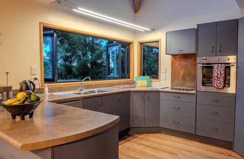 Lake Tarawera House | Pohutukawa Lake House. Relax in comfort in our well equipped lake house.