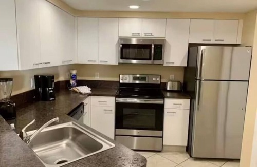 Weston Resort | Resort with 1 bedroom and AC in wonderful garden city of Weston