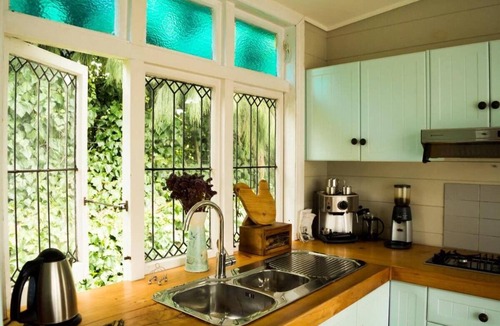 Waimauku Villa | Rosebud Cottage - Romantic Getaway