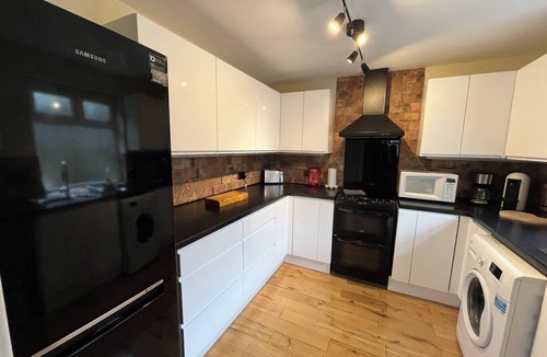Wadsworth Apartment | Royd Villas,Spacious &Quiet,Log Burner,Patio & TV bed in Centre of Hebden Bridge