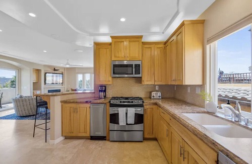 South Mission Beach House | South Mission Sand & Surf Retreat with AC & 3 Car Garage!