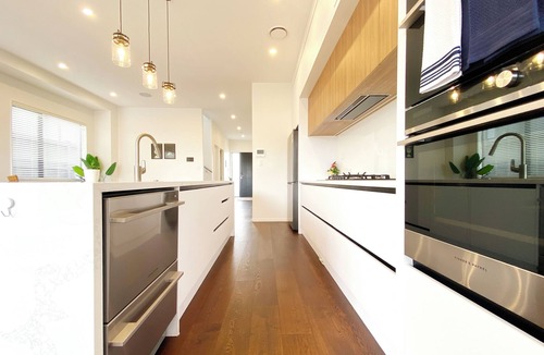 Flat Bush House | Spacious 370sqm New Home, Longhorn Dr Retreat