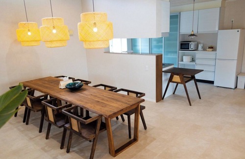 Biimata House | Spacious Okinawa House for 10｜BBQ Garden｜Free Parking｜Near Churaumi & Junglia!