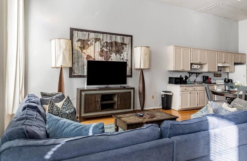 Gaslamp Quarter Hotel | Stay in the Heart of Downtown San Diego. Welcome to your private boutique suite in the center of the Gaslamp Quarter — just minutes from the San Diego Convention Center, Petco Park, top restaurants, rooftop bars, and the waterfront