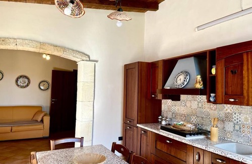 Avola House | Strelitzia house with heated swimming pool from December 2024 and garden