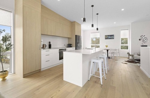 Paraparaumu Beach House | Stunning executive family home! Ocean views, 2 min walk to the beach, elevator!