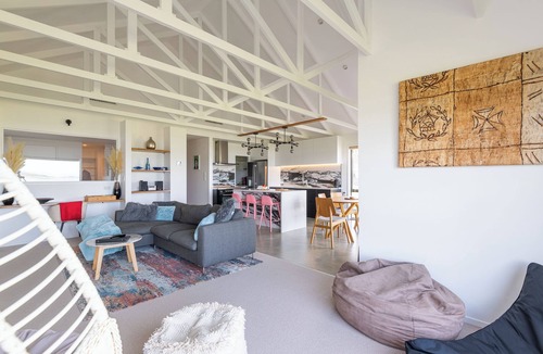 Tamaterau House | Stunning Harbourside 3-bedroom home