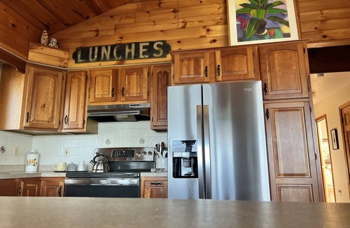Sodus Cottage | Stunning Lake Views From This Artistic Getaway