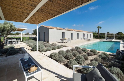 Ragusa Villa | Stunning private villa for 6 people with A/C, WIFI, private pool, TV, patio and panoramic view