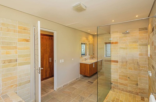 Stellenbosch Cabin | Suite - Ladybird