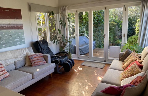 Sandringham House | Sunny, Central, Walk to Eden Park, Child and Pet friendly