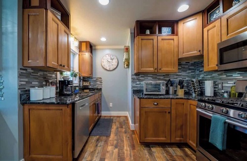 West Irondequoit House | Super cozy! Central AC-KING bed