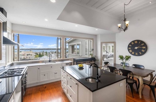 Devonport House | ⭐️ The Devonport Villa by Homello ⭐️| Hot Tub Sea Views Walk to Devonport Village