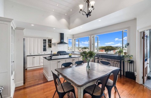 Devonport House | ⭐️ The Devonport Villa by Homello ⭐️| Hot Tub Sea Views Walk to Devonport Village