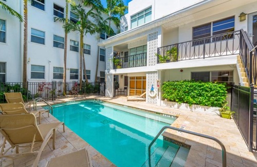 South Pointe Apartment | The Fountain 202 - One Bedroom Condominium