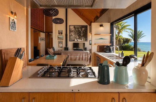 Onetangi House | The Pah - Elevated Onetangi Retreat with Sea Views
