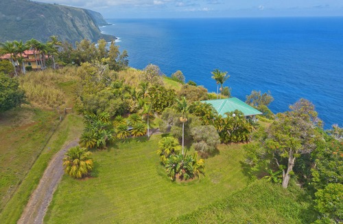 Kukuihaele Cottage | Tranquil Ocean View Cottage: Your Idyllic Escape at Waipio Valley, Big Island HI