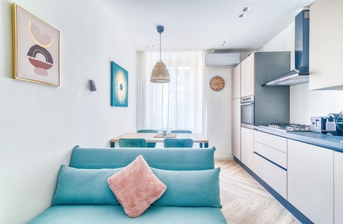 Barriera Vecchia-San Giacomo Apartment | Trieste Elegant Turquoise Apartment