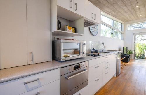 Oneroa House | Tutiri - Oneroa Studio Retreat