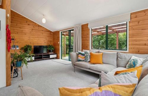 Lynmore House | Whare Marie - Direct Redwoods Trail Access