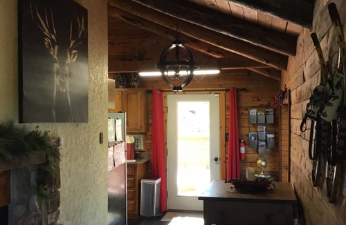 Ruidoso Cabin | You’ll love this fun cabin! Centrally located and minutes from Midtown.