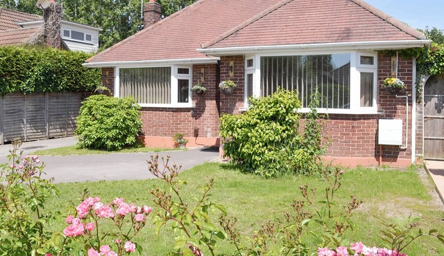 1 bedroom accommodation in Broadstone, near Bournemouth