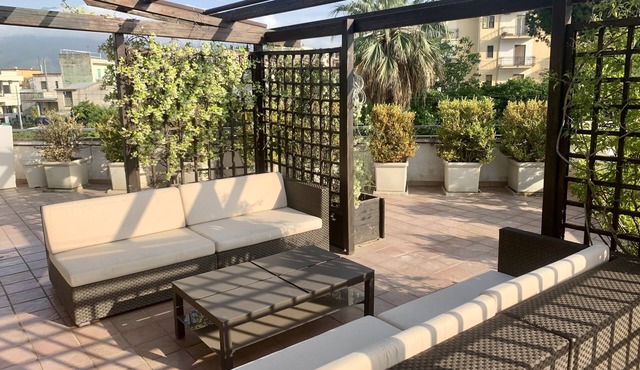 150 m2 penthouse with a very large terrace in the heart of Pompeii