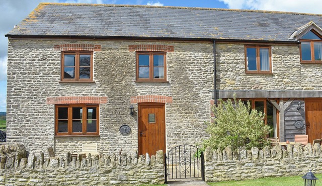 2 bedroom accommodation in Leigh, near Sherborne