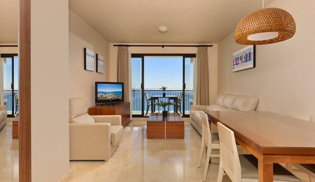 2 bedroom apartment front sea view