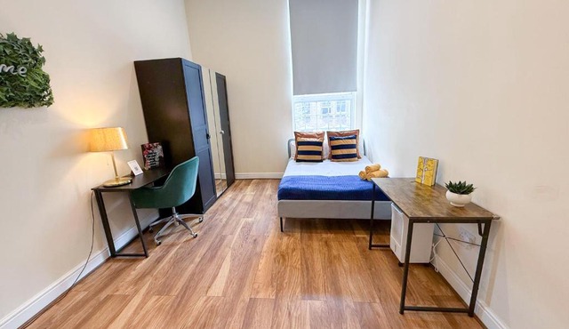2-Bedroom Hammersmith Flat with WiFi, washer, dryer near Shepherds Bush & Westfield London by Staylio London