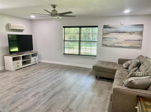 2400 heated sqft Centrally located majestic house with king beds