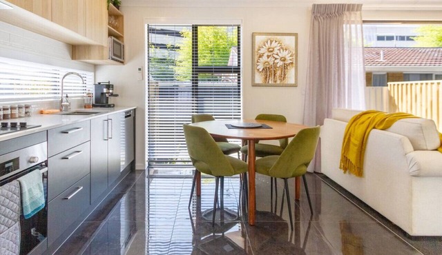2BR Townhouse, Riccarton Mall, Hagley Park
