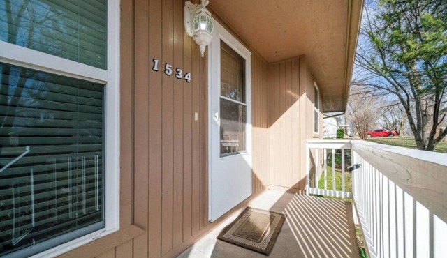 3-bed 2- bath house on Wolf Creek w/grill, deck, full kitchen, washer and dryer