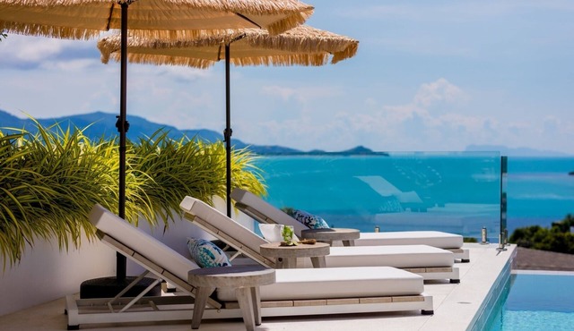 3 Bed/4 Bath BEACHSIDE VILLA with SEA and SUNSET VIEWS, 150 meters walk to BEACH