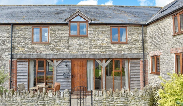 3 bedroom accommodation in Leigh, near Sherborne