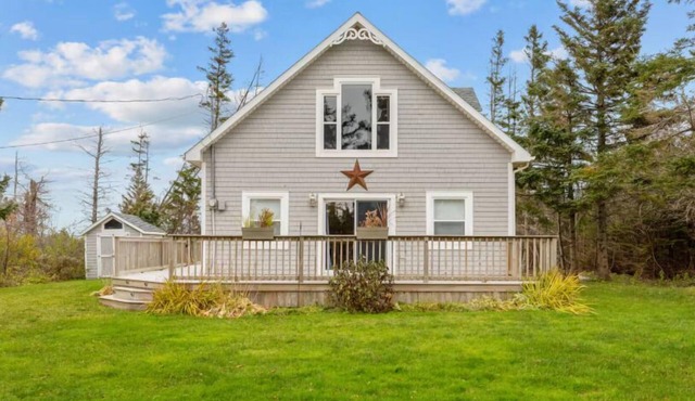 3-Bedroom Chalet with Kayak in private community - minutes to Cavendish Beach