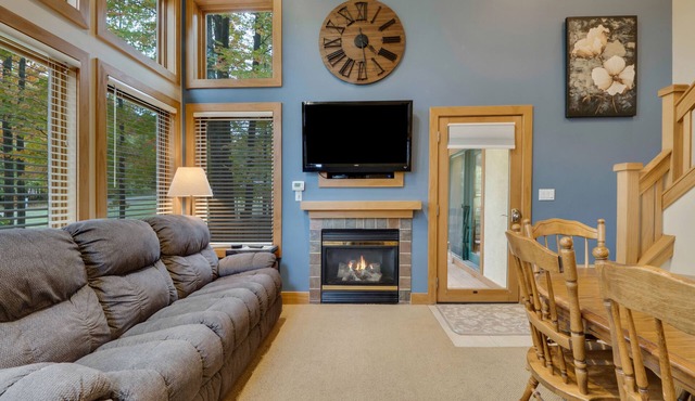 3BR Slopeside Disciples Village Condo 604 - Ski In/Ski Out on Boyneland!