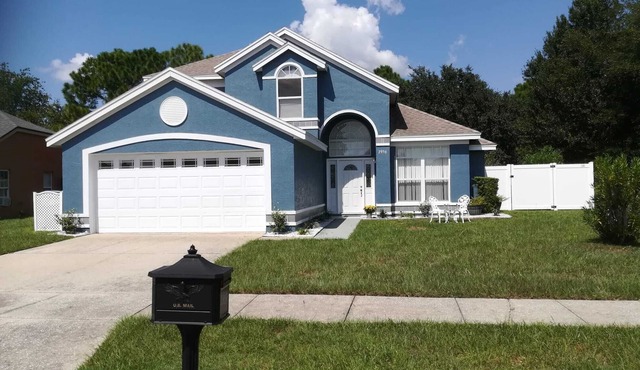 4BR Private Pool Home Near Disney – Family Friendly Sleeps 8 Screened Pool