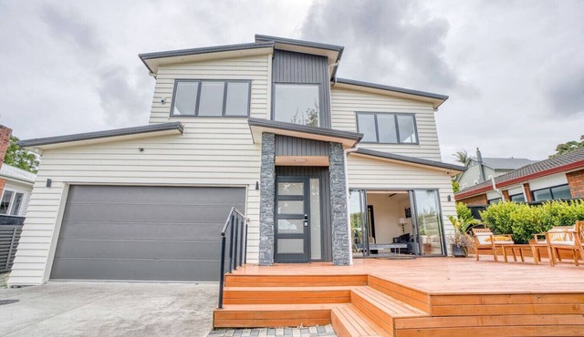 5 BRM Luxurious Bungalow - Epsom