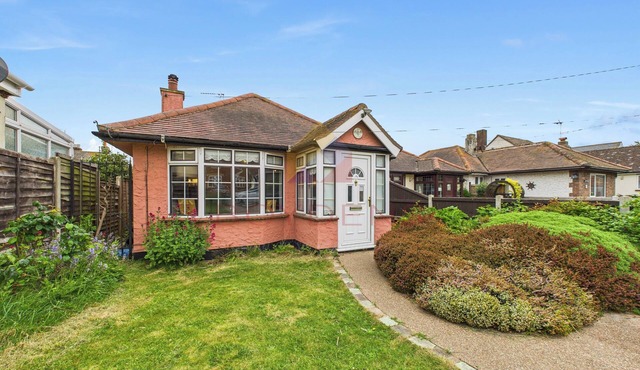 A Charming Traditional Two Bedroom Cottage in Kirby Le Soken