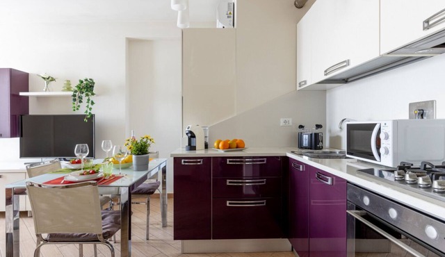 A comfortable and practical 40 square meters studio apartment, perfect for three people, located on the first floor of a building with an elevator (NOT accessible to disabled guests).The property is located near Pisa Centrale Train Station, making it the