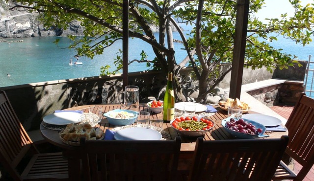 A house like a boat – living the sea in the heart of Monterosso