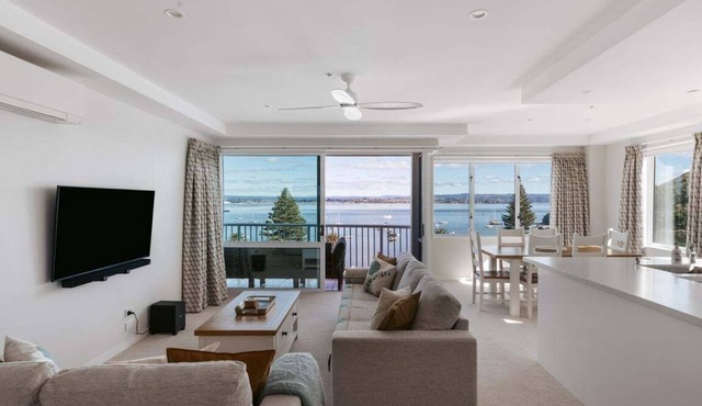 Above the Bay - Penthouse Retreat with 180° Harbour & Ocean Views, 3 Bedrooms, Private Balcony, Pool Access, and Secure Parking