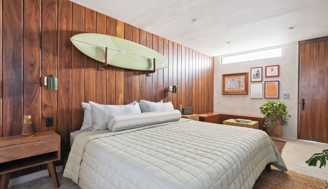 ALMA Surf Lodge King Room with Bath