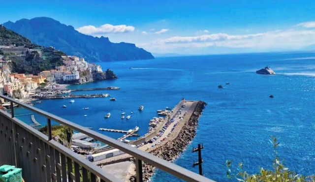 Amalfi Detached Seafront Villa 🏡 Solarium ☀️ Terrace/BBQ ❤️ Walk to Beach 🏖️