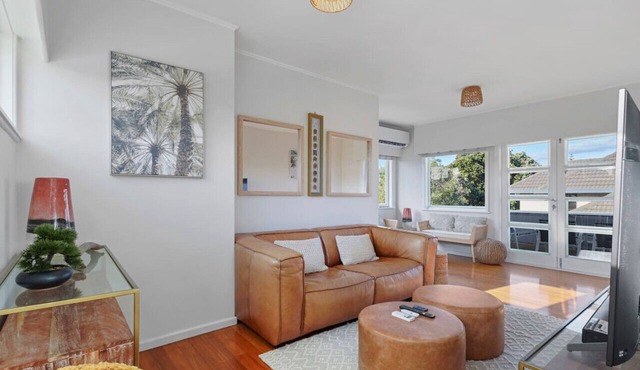 Amazing Home By Beach | Fully Aircon-ed | Wifi
