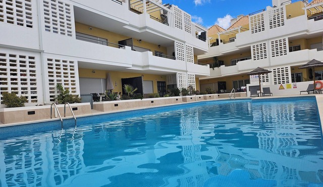 Amazing & Modern Apartment in Cabanas Beach with direct pool access (Sleeps 4)