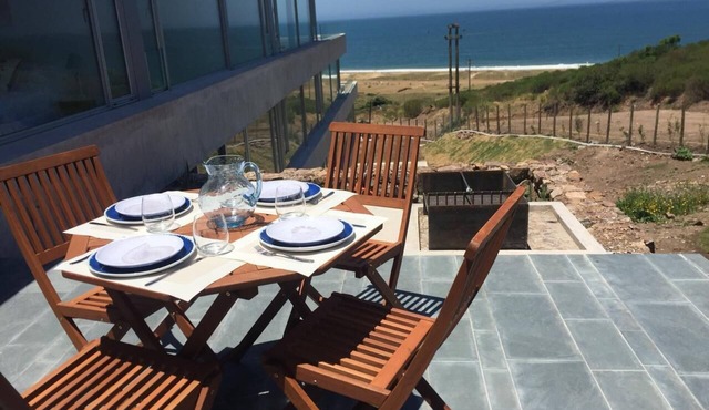 Apartamento moderno con vista al mar.