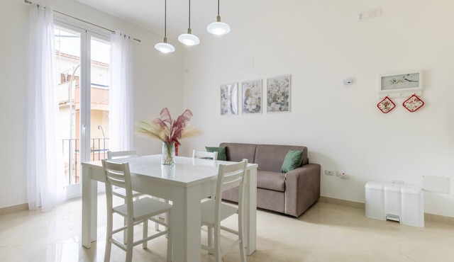 Apartment 'Biscari' with Balcony, Wi-Fi and Air Conditioning