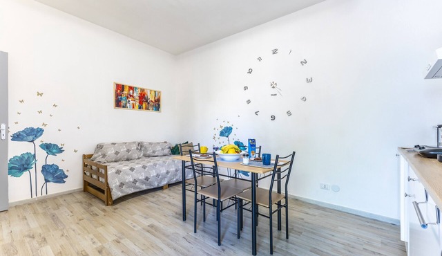 Apartment 'Trilocale In Villa Con Piscina' with Mountain View, Shared Pool and Wi-Fi